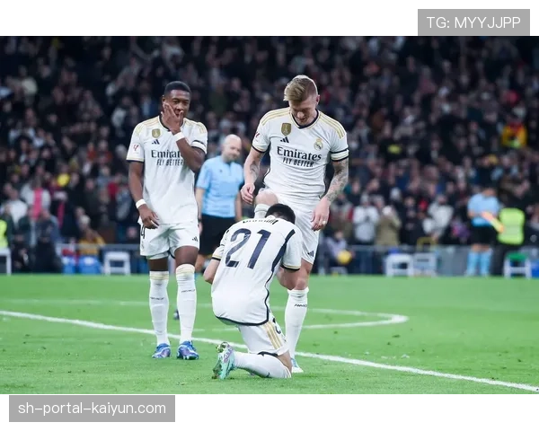 拜仁对阵皇马一役,场内球迷通过官方App接收定制化即时数据统计